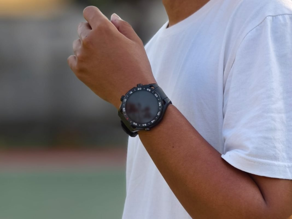 Tren Gaya Pria 2025: Smartwatch AI, Fitness Tracker, dan Slow Living untuk Gen Z Indonesia