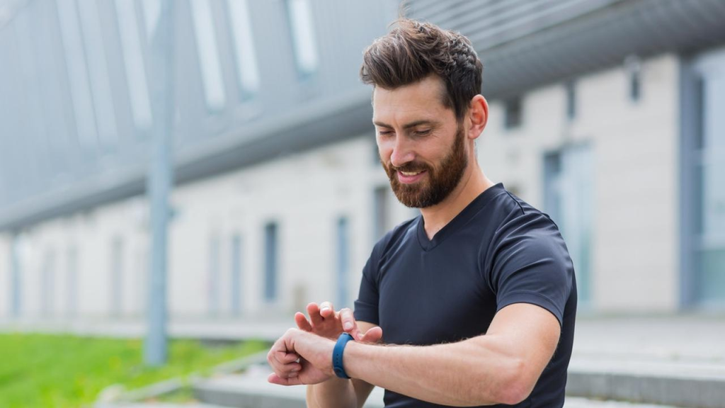 Tren Gaya Pria 2025: Smartwatch AI, Fitness Tracker, dan Slow Living untuk Gen Z Indonesia