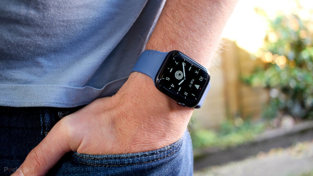 Tren Gaya Pria 2025: Smartwatch AI, Fitness Tracker, dan Slow Living untuk Gen Z Indonesia